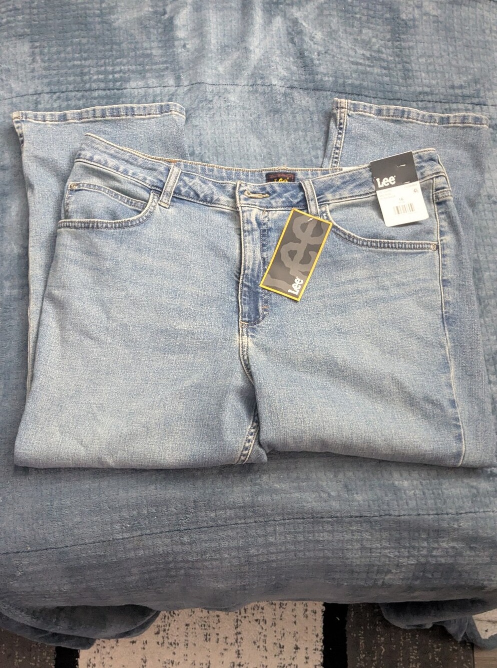 NWT! Lee Mid Rise Capri Jeans Blue Denim Push Back‎ Size 16